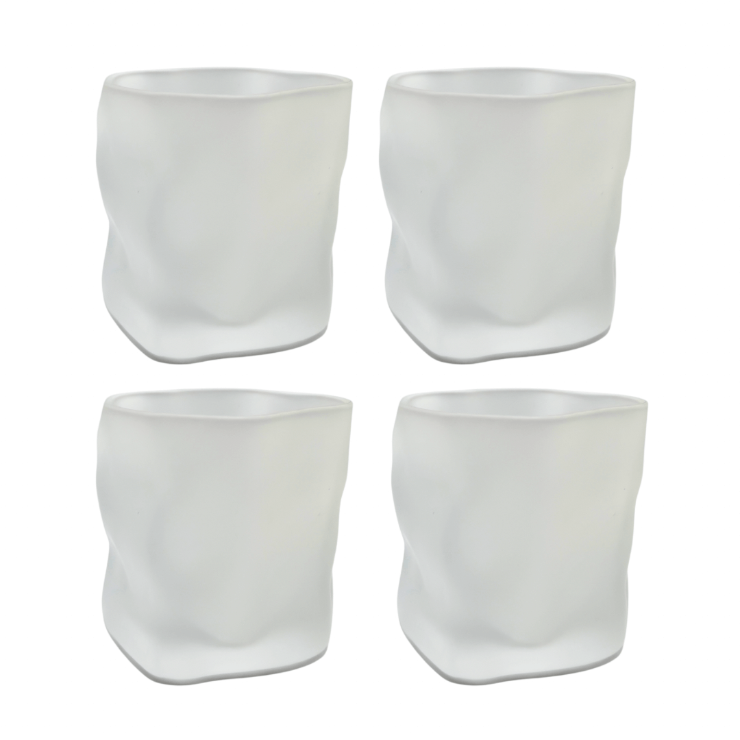 Milky Diamond Glas 4er Set mit milchigem Finish und Diamantstruktur, ästhetisches und stilvolles Trinkglas vor weißem Hintergrund, perfekt für Matcha Latte, Cappuccino und trendige Getränke, hochwertiges Glasdesign für stilvollen Trinkgenuss und moderne Ästhetik.