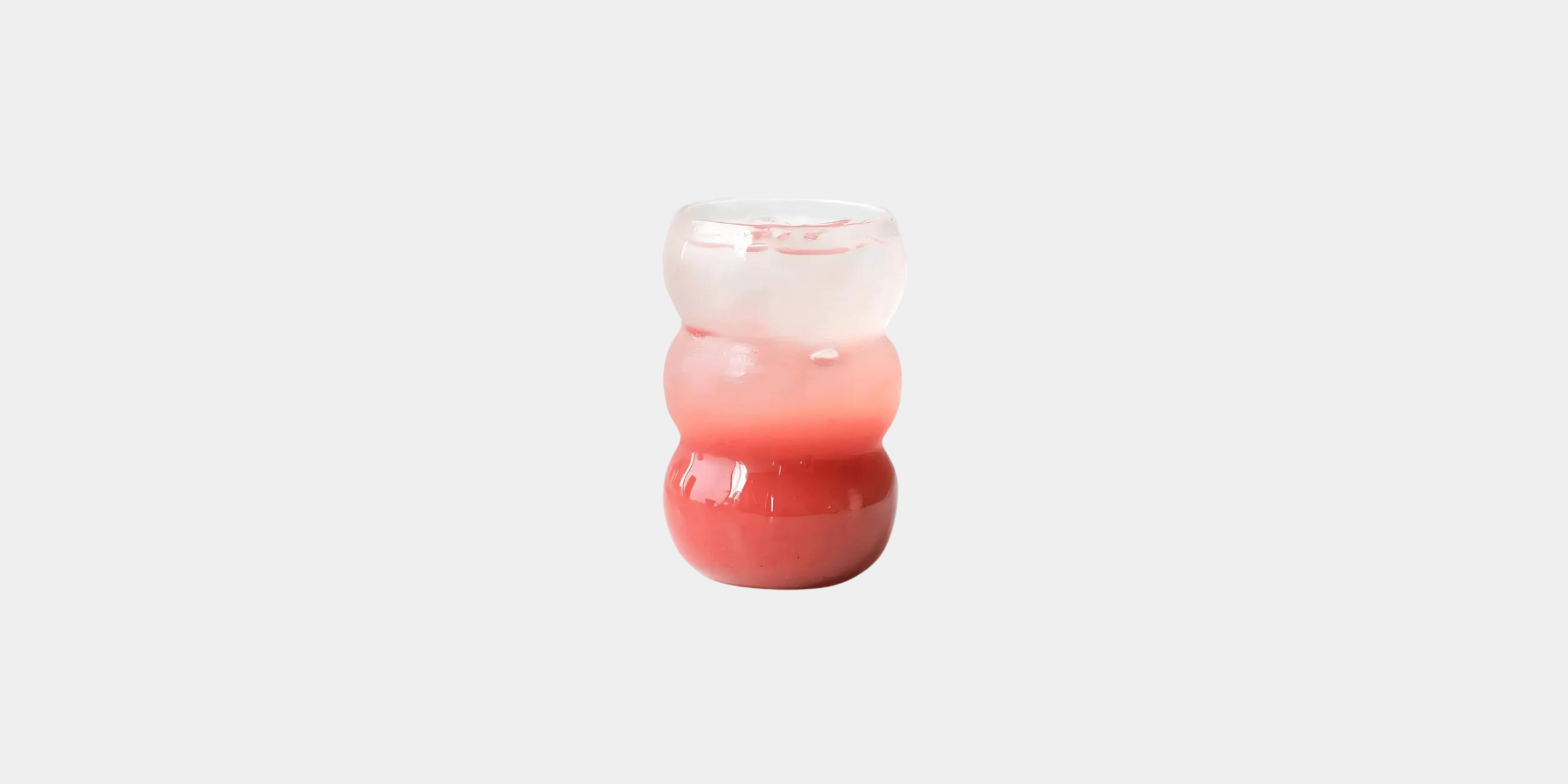 Bubble-Glas mit Cocktail – hochwertige, stilvolle und ästhetische Gläser. Perfekt für Kaffee, Cappuccino, Heißgetränke und Kaltgetränke. Moderne, trendige und luxuriöse Designer-Gläser aus unserer Bestseller-Kategorie