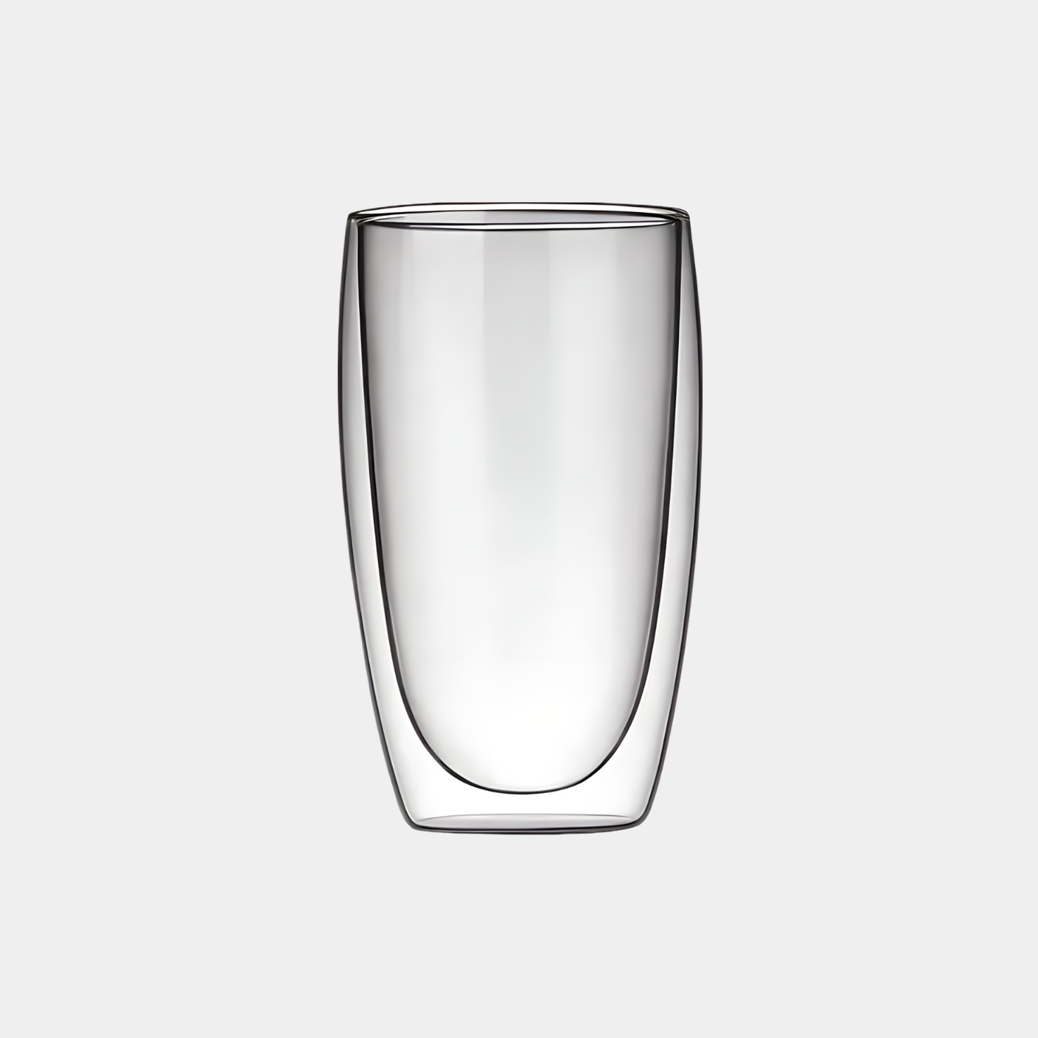 Auf diesem Bild sieht man unser Double Wall Glas 350ml. Das Glas hält Getränke länger Kalt oder Warm und ist optisch ein Hingucker. Es ist elegant und ästhetisch.