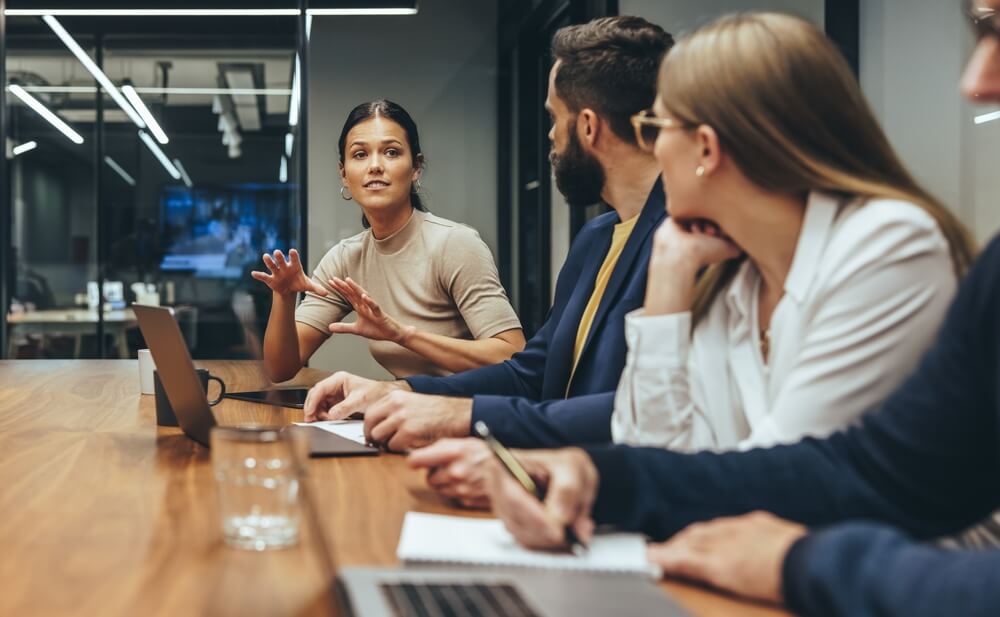 Das engagierte Team von andsimple aus Stuttgart, das leidenschaftlich stilvolle, ästhetische und einzigartige Gläser kreiert. Unsere modernen und hochwertigen Glaswaren sind perfekt für heiße und kalte Getränke wie Kaffee, Cappuccino, Latte Macchiato und Cocktails. Entdecke die Kunst der Glasherstellung mit unseren exklusiven Designs.